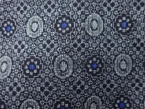 アンティーク　抽象模様織り出し本場正藍泥染大島紬着物(割り込み絣)
